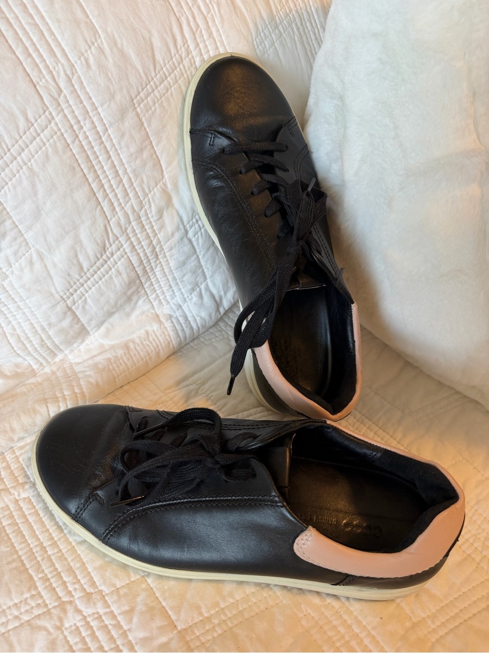 Ecco Black Leather Lace-Up Sneakers with Blush Heel Accent size 9